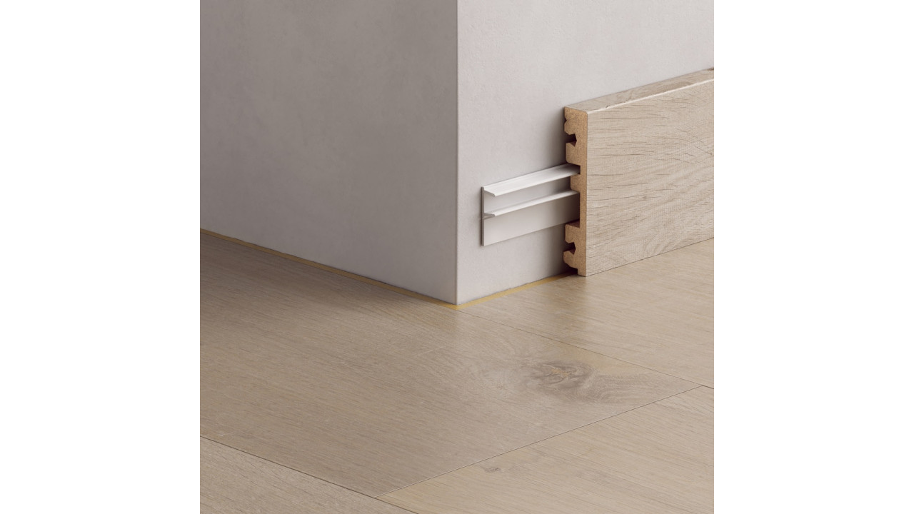 Quick-Step Skirting Board Track