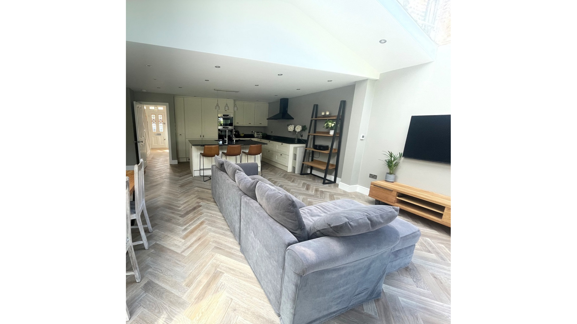Clearance Woodland Smoked White Oiled Brushed Herringbone Last 12.3m² Left