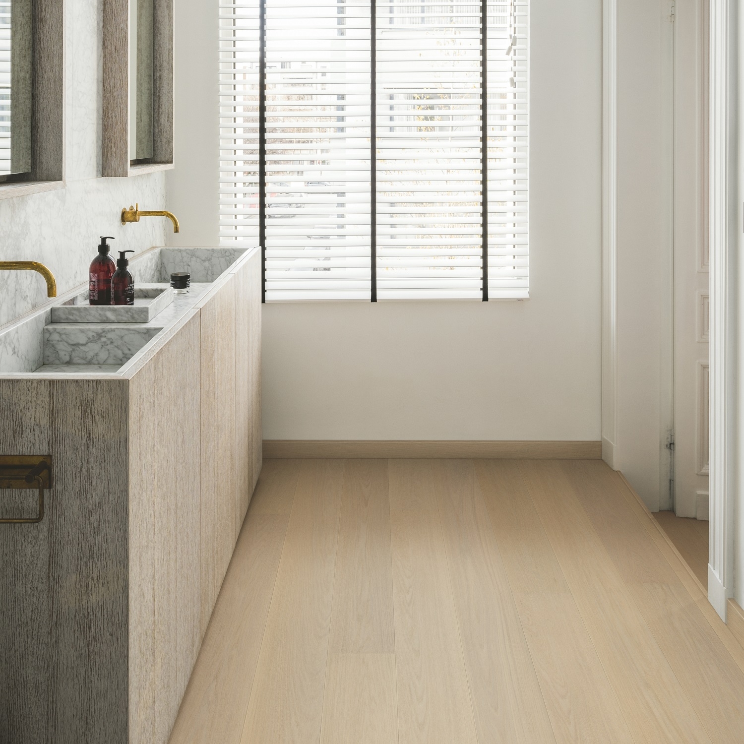 Quick-Step Compact Grande Lily White Oak Wood Flooring 4.15m2 left