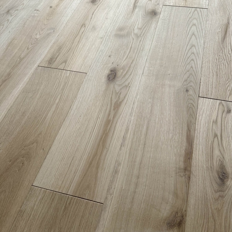 Clearance Woodland Oak Robusta Unfinished 21mm 3.7m² Left