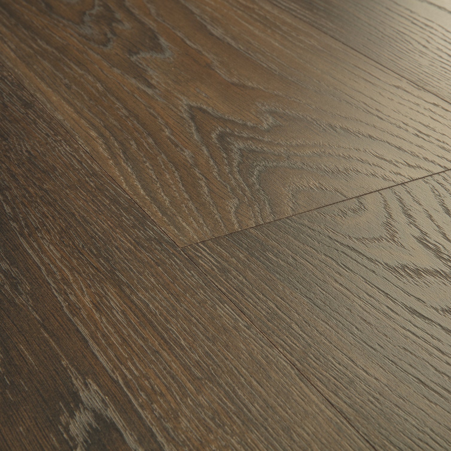 Quickstep Classic Mocha Brown Oak Laminate Flooring Hamiltons Doors And Floors